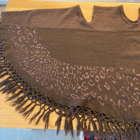 Brown Poncho - Picture 6 of 7